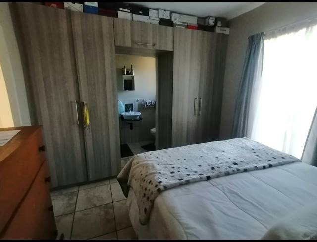 2 BEDROOM APARTMENT FOR SALE IN WATERVAL EAST